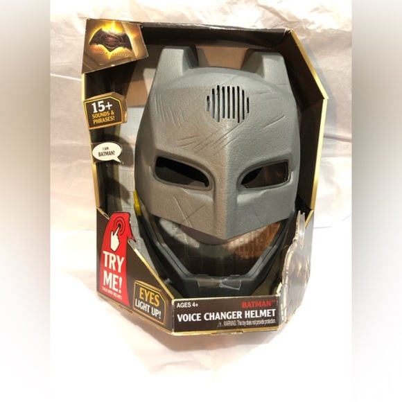 BATMAN light up Voice Changing talking Mask with Over 15‎ Sounds brand new - Picture 1 of 8